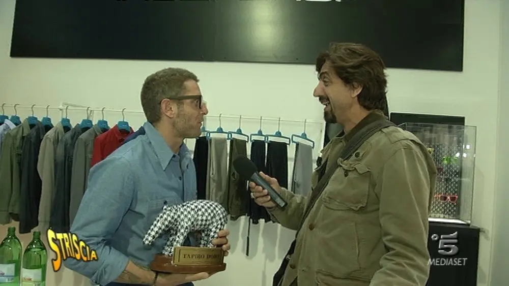 Striscia la Notizia: tornano i Velini e un tapiro personalizzato a Lapo Elkann