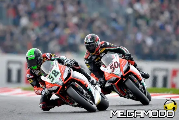 1 apriliaracing laverty guintoli