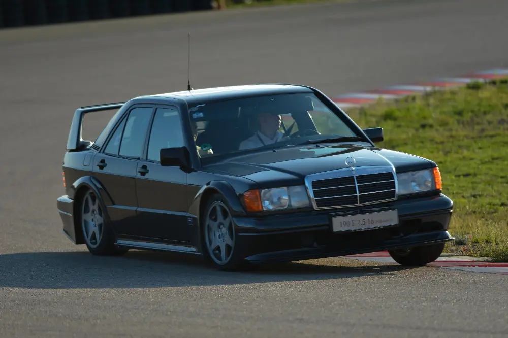 30 anni di Mercedes-Benz Classe C: tra tradizione e record