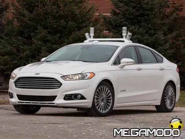 Prototipo Ford Fusion Hybrid a guida completamente automatica