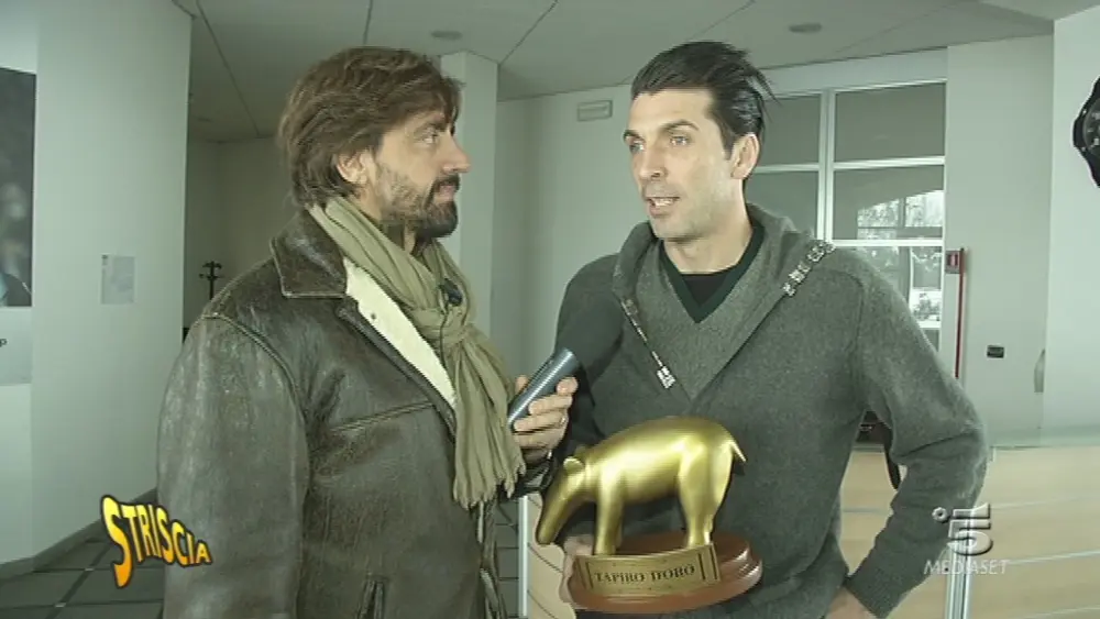 Striscia la notizia: tapiro d'oro a Gigi Buffon