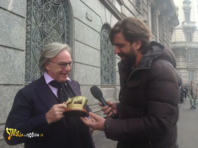 Striscia la notizia: Tapiro d'oro "nano "a Diego Della Valle per la polemica con John Elkann