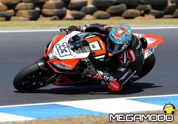 2 apriliaracing melandri1