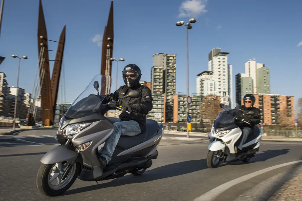 Suzuki Burgman 125 e 200 ABS: nuova gamma 2014