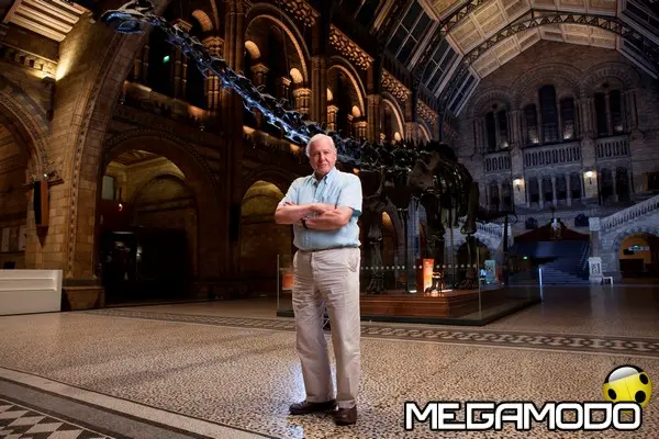 natm still 001 da in central hall of nhm with diplodocus copia