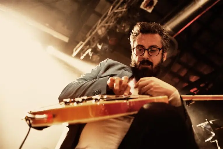 Brunori sas : sold out per il tour e ospite per la prima volta al Concerto del 1 maggio