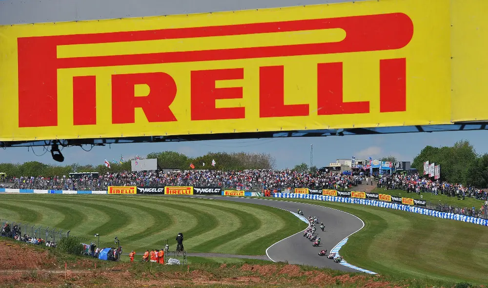 Mondiale Superbike, un nuovo pneumatico Pirelli da Superpole per Donington Park
