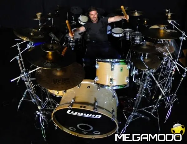 Il nuovo progetto discografico di Mario Riso si chiama R3ZOPHONIC ed è in uscita il 26 maggio