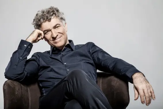 Gioele Dix e Giovanni Filocamo in “Allegre incursioni nel mondo dei numeri" in scena al Teatro Franco Parenti di Milano