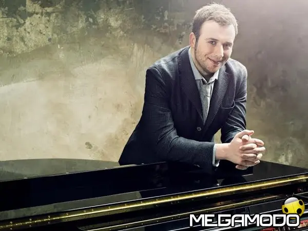 Raphael Gualazzi inaugura la settimana della moda di Milano