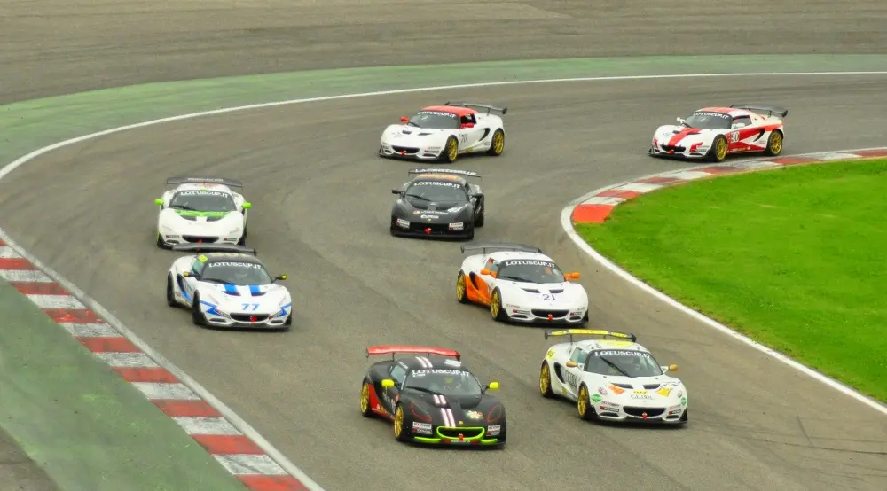 Parte forte la Lotus Cup Italia 2014: Ivan Capelli e Luca Lorenzini primeggiano