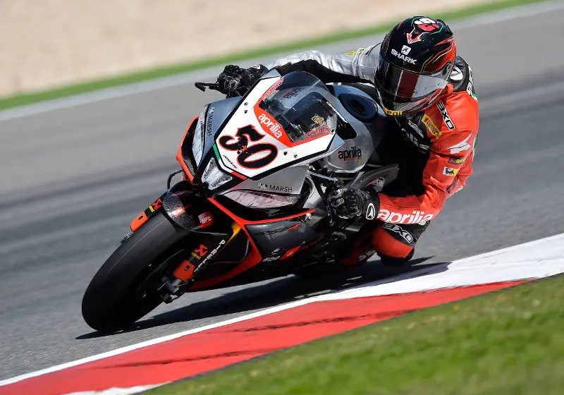 Marco Melandri e Sylvain Guintoli si preparano per la volata finale del Mondiale Superbike