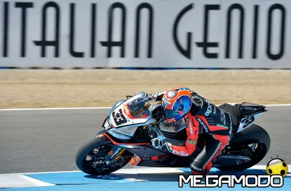 3 apriliaracing melandri1