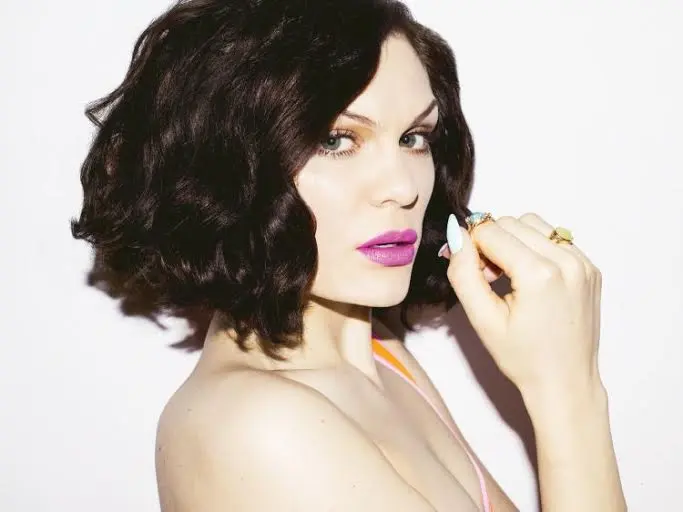 Da oggi nei negozi di tutto il mondo il nuovo album di Jessie J, “Sweet  Talker” 