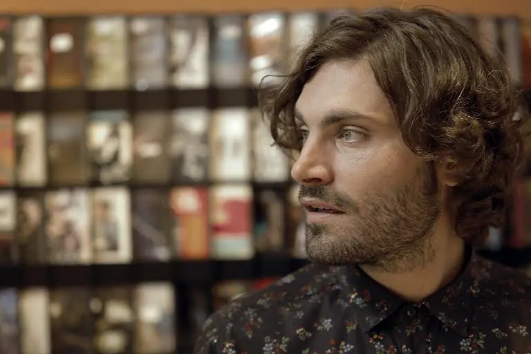 Federico Russo torna stasera su Rai2 con Emozioni, alla scoperta delle vite di Little Tony e Bobby Solo