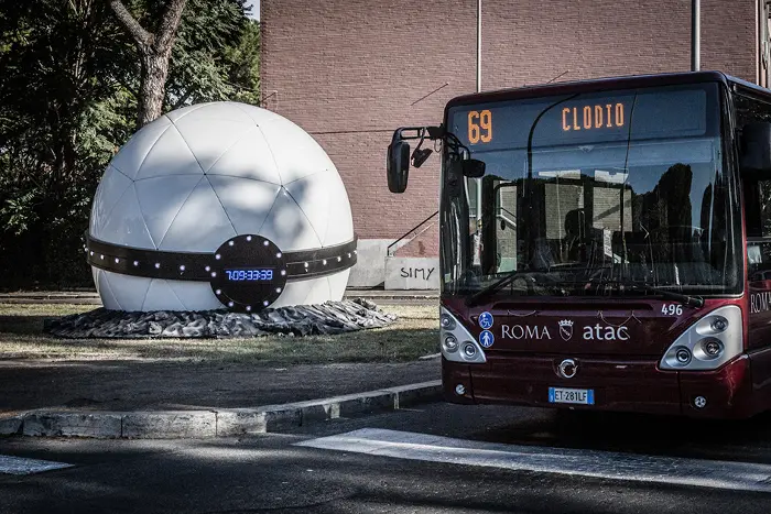 Svelato il mistero delle sfere: la nuova generazione smart sbarca sul pianeta terra