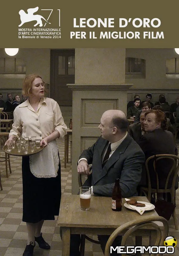 un piccione seduto su un ramo riflette sullesistenza