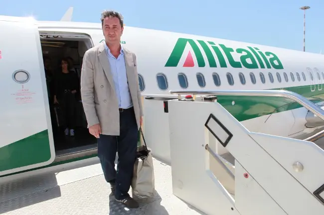 Paolo Sorrentino vola con Alitalia, il cast di Youth - La giovinezza di ritorno dal Festival di Cannes