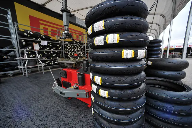 WSBK 2015, test a Portimão: da provare 13 nuove soluzioni portate dalla Pirelli