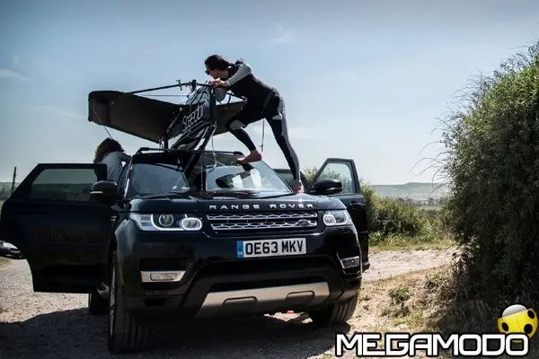 L'Ambasciatrice Land Rover Hannah White ha registrato il record di velocità nella traversata della Manica