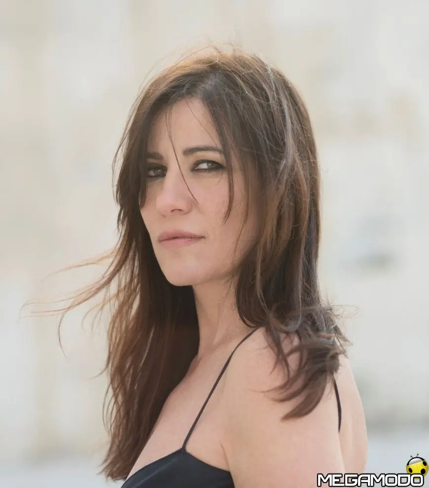 PAOLA TURCI: è in radio “Questa non è una canzone”, dal 3 dicembre in tour nei teatri