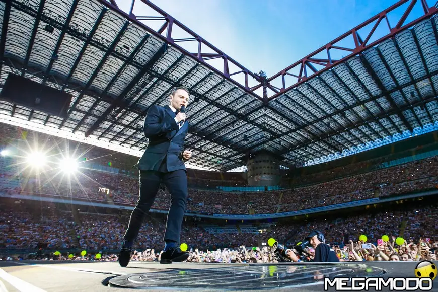 TIZIANO FERRO: esce domani TZN - The Best of Tiziano Ferro - Lo Stadio Tour 2015 Edition