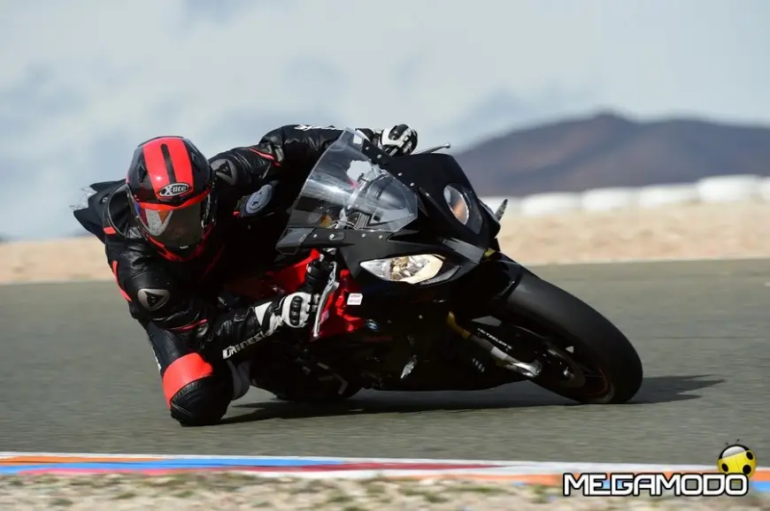 Bildnachweis: Friedrich Weisse -msd- Belegexemplar an:  Friedrich Weisse Georg-Buechner-Str.: 8 D-68519 V i e r n h e i m Tel.:+49 6204 4486 Mobil: +49 163 7889077 email: info@motorradrennen.com Honorarpflichtig gem. MFM