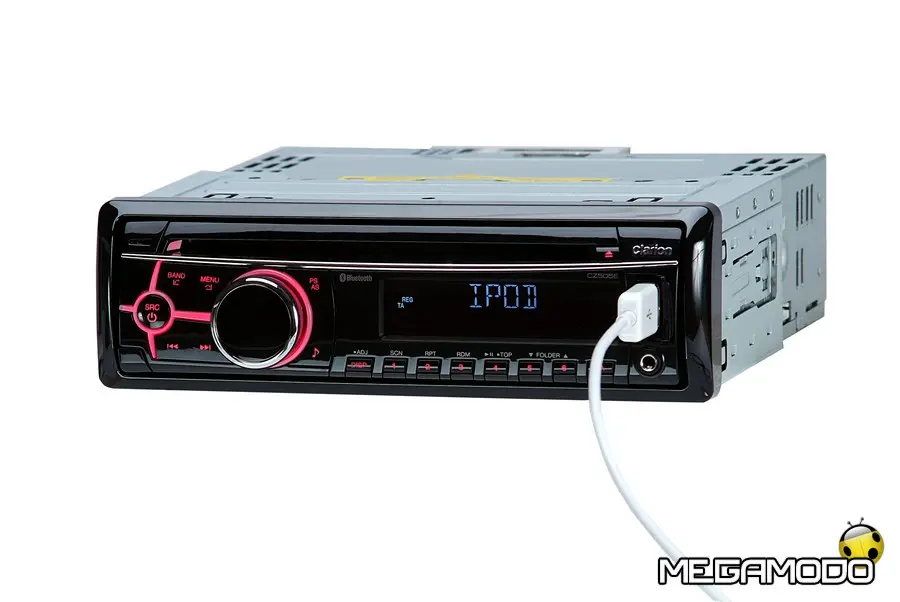 Clarion presenta l'autoradio digitale CZ505E