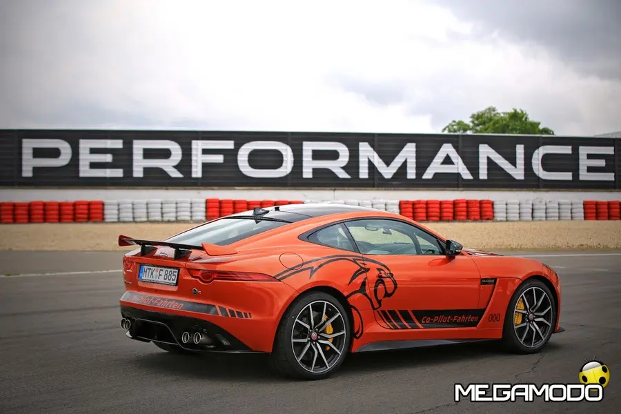 La nuova Jaguar F-Type si scatena al Nurburgring