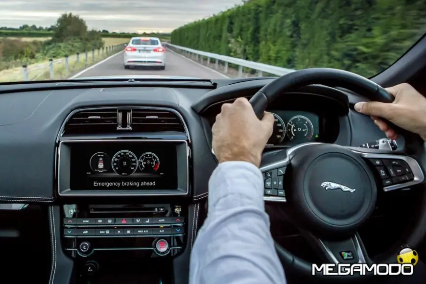 mod_electronicemergencybraking1