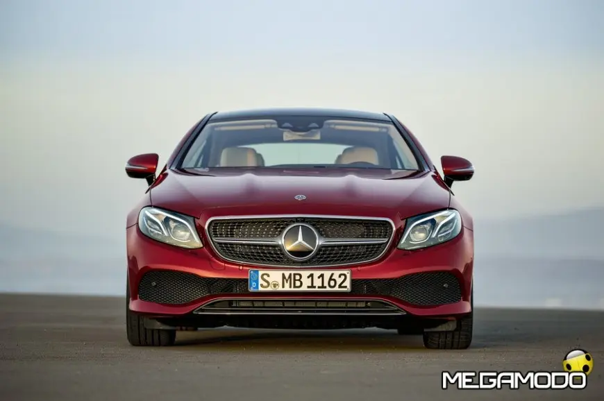 Mercedes-Benz E-Klasse Coupé; 2016; Exterieur: designo hyazinthrot metallic, AVANTGARDE ; Mercedes-Benz E-Class Coupé; 2016; exterior: designo hyacinth red metallic, AVANTGARDE;