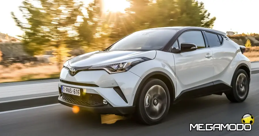 Toyota C-HR, cambio manuale disponibile sulla versione 1.2 Turbo Benzina
