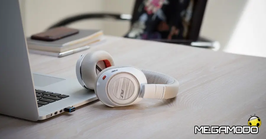 Plantronics Voyager 8200 UC Bluetooth, addio distrazioni!