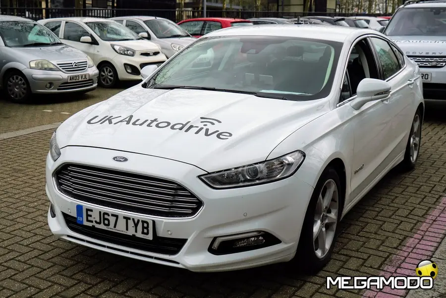 Ford presenta la tecnologia "Collaborative Parking"