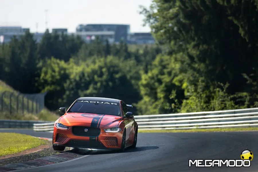 Jaguar XE SV Project 8, ultime fasi di messa a punto