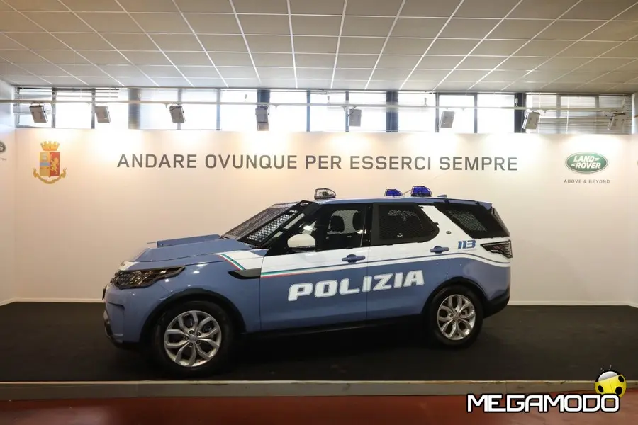 Land Rover consegna le Discovery alla Polizia di Stato