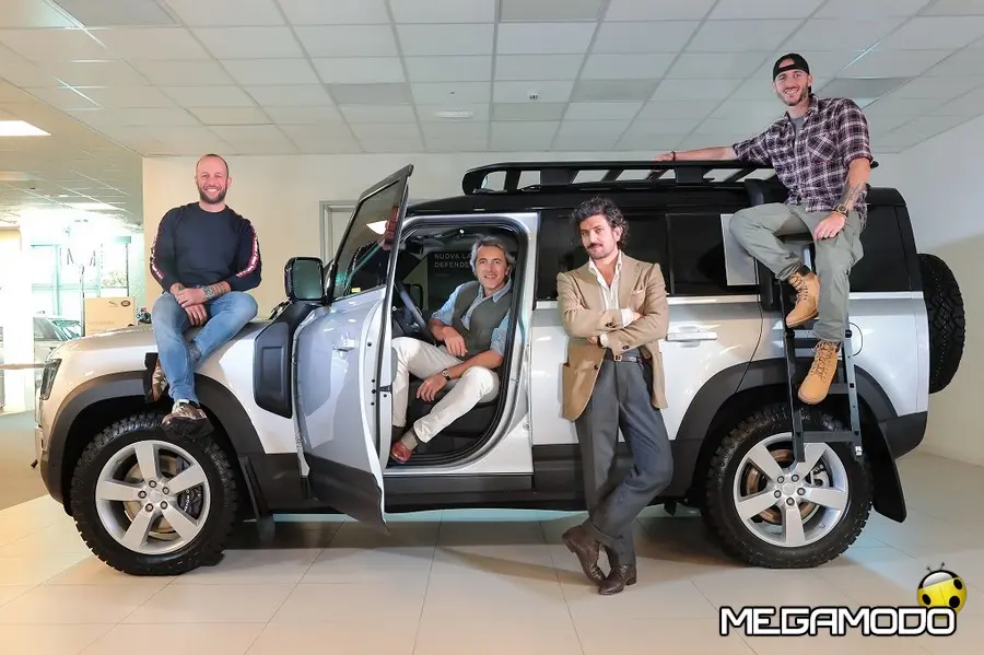 Land Rover presenta gli amassador della nuova Defender