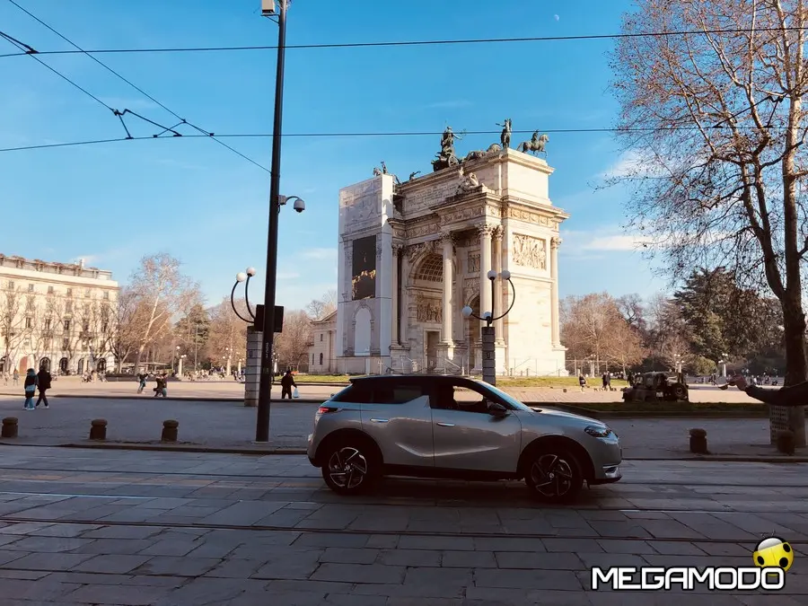 DS 3 Crossback E-Tense non teme i blocchi del traffico