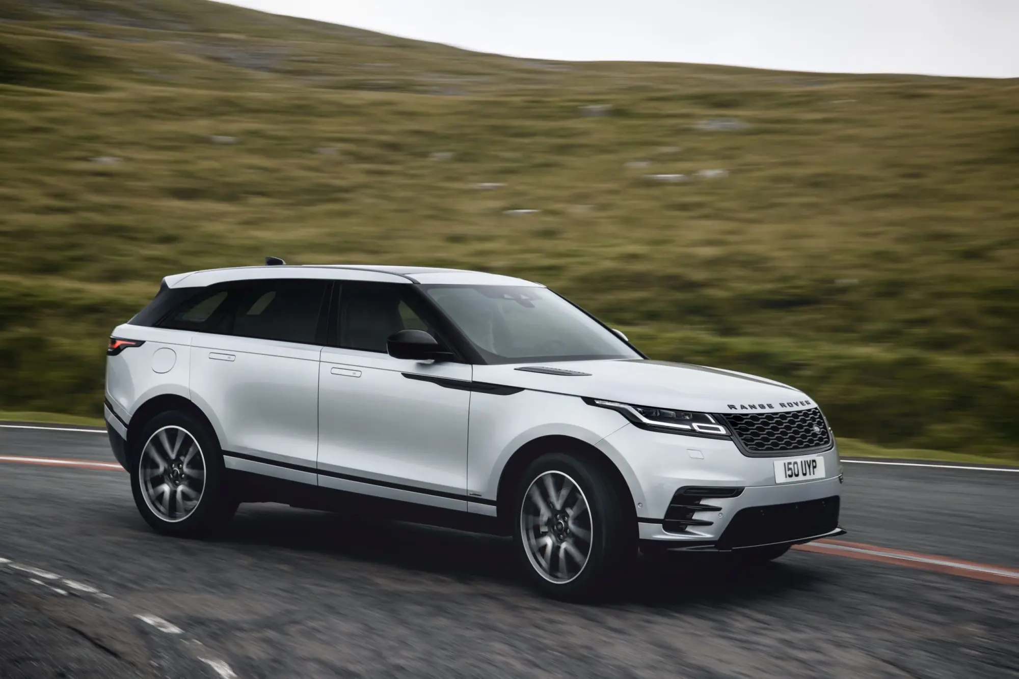 Range Rover Velar, ora anche ibrido plug-in