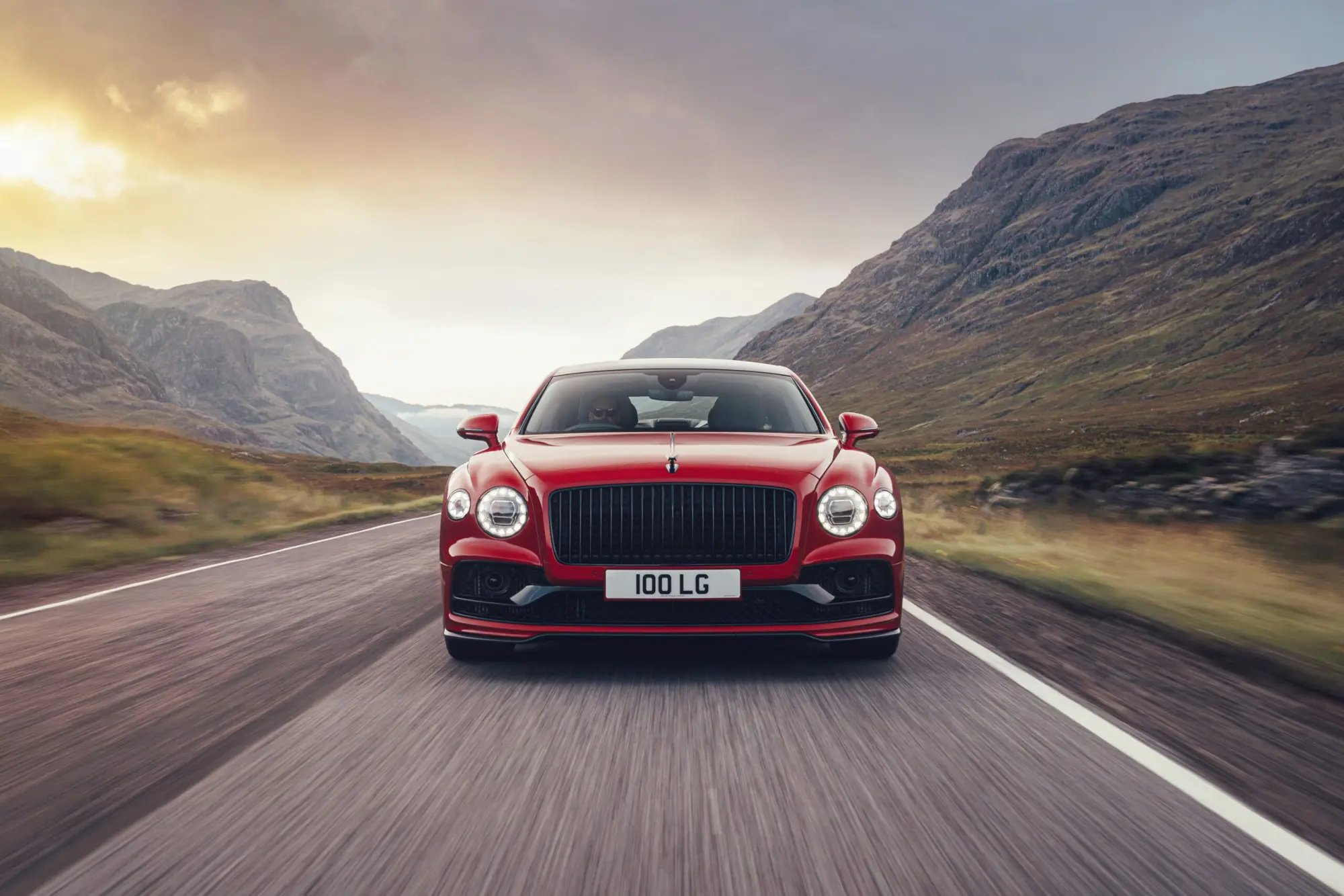 Bentley: la Flying Spur pronta a volare con il V8
