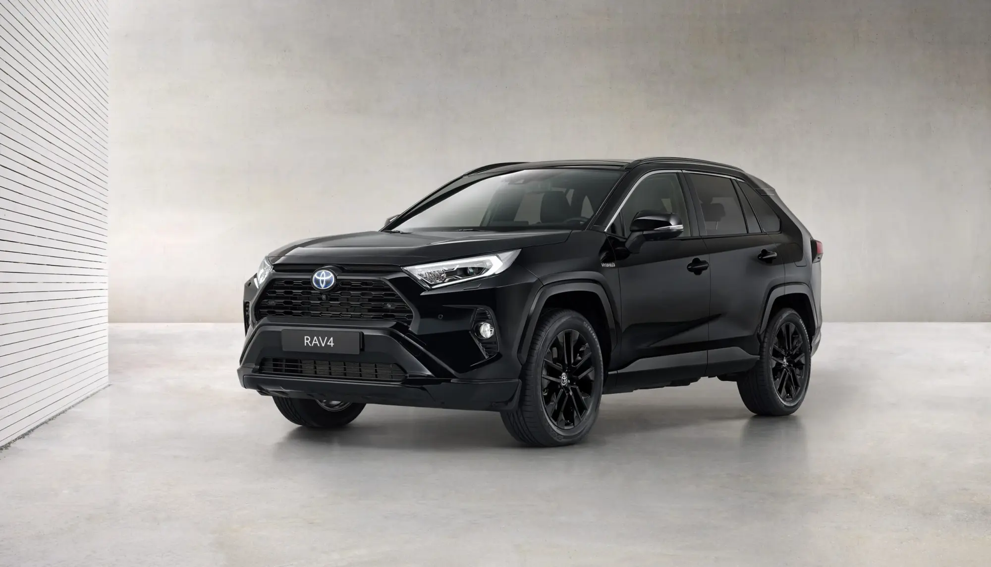 Nuovo Toyota RAV4 Hybrid: ecco la Black Edition