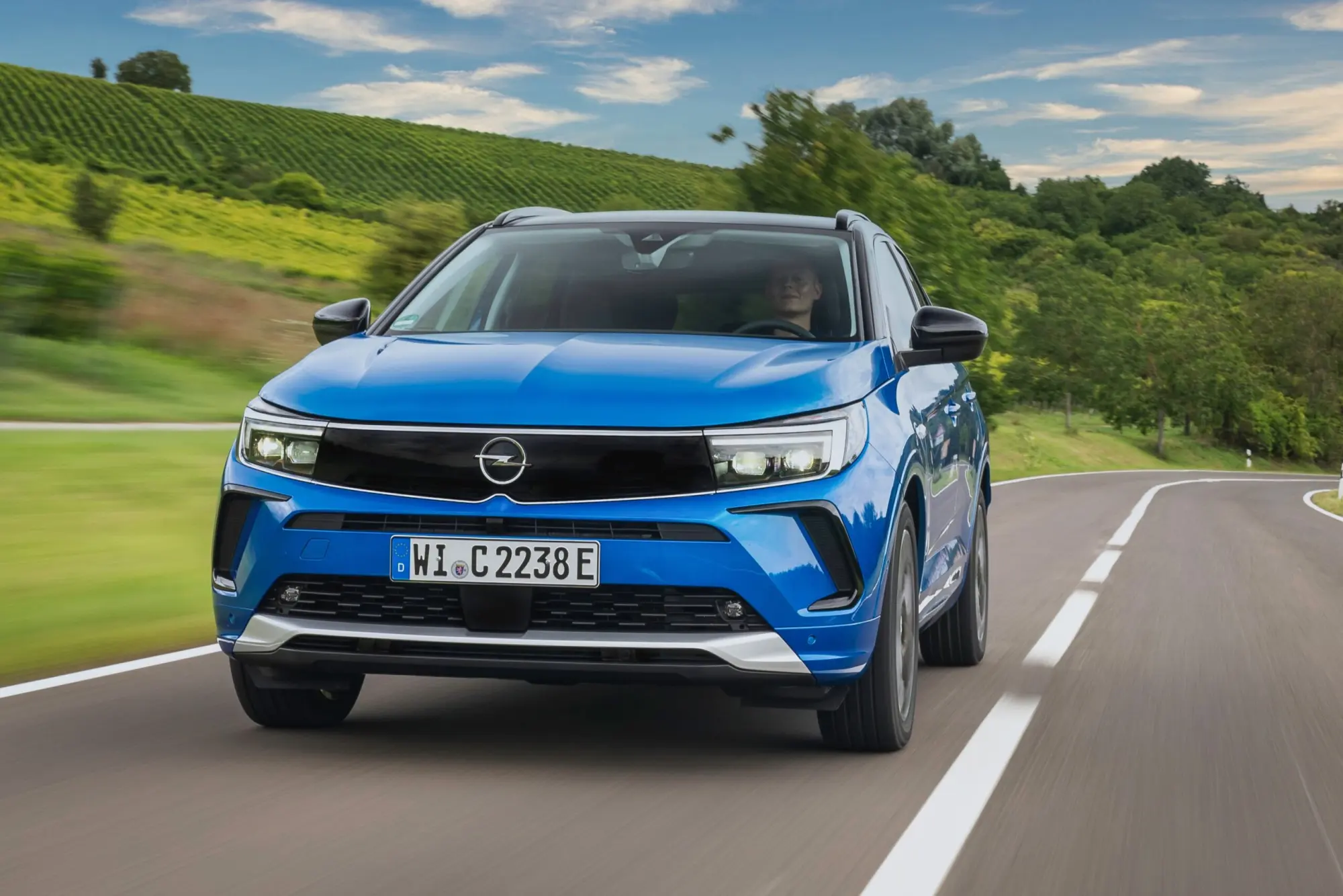 Nuovo Opel Grandland: design audace e tecnologie d’avanguardia