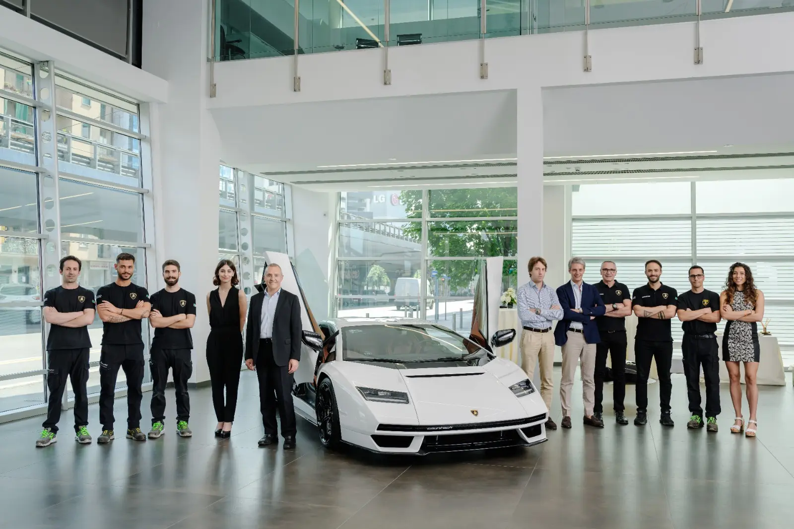 Lamborghini Countach LPI 800-4: consegnata a Milano uno dei 112 esemplari