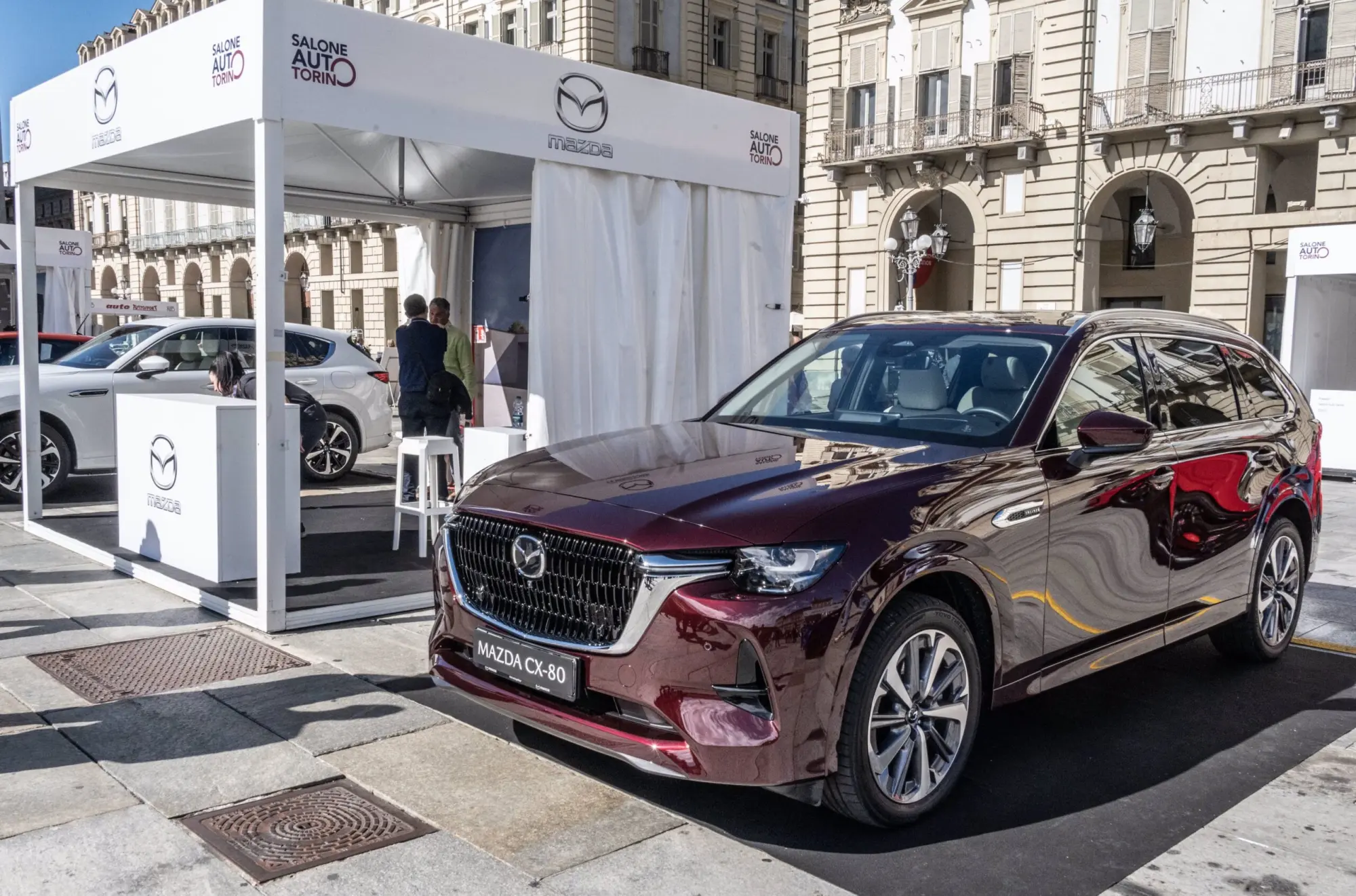 Mazda CX-80: il SUV di lusso debutta al Salone dell'Auto di Torino