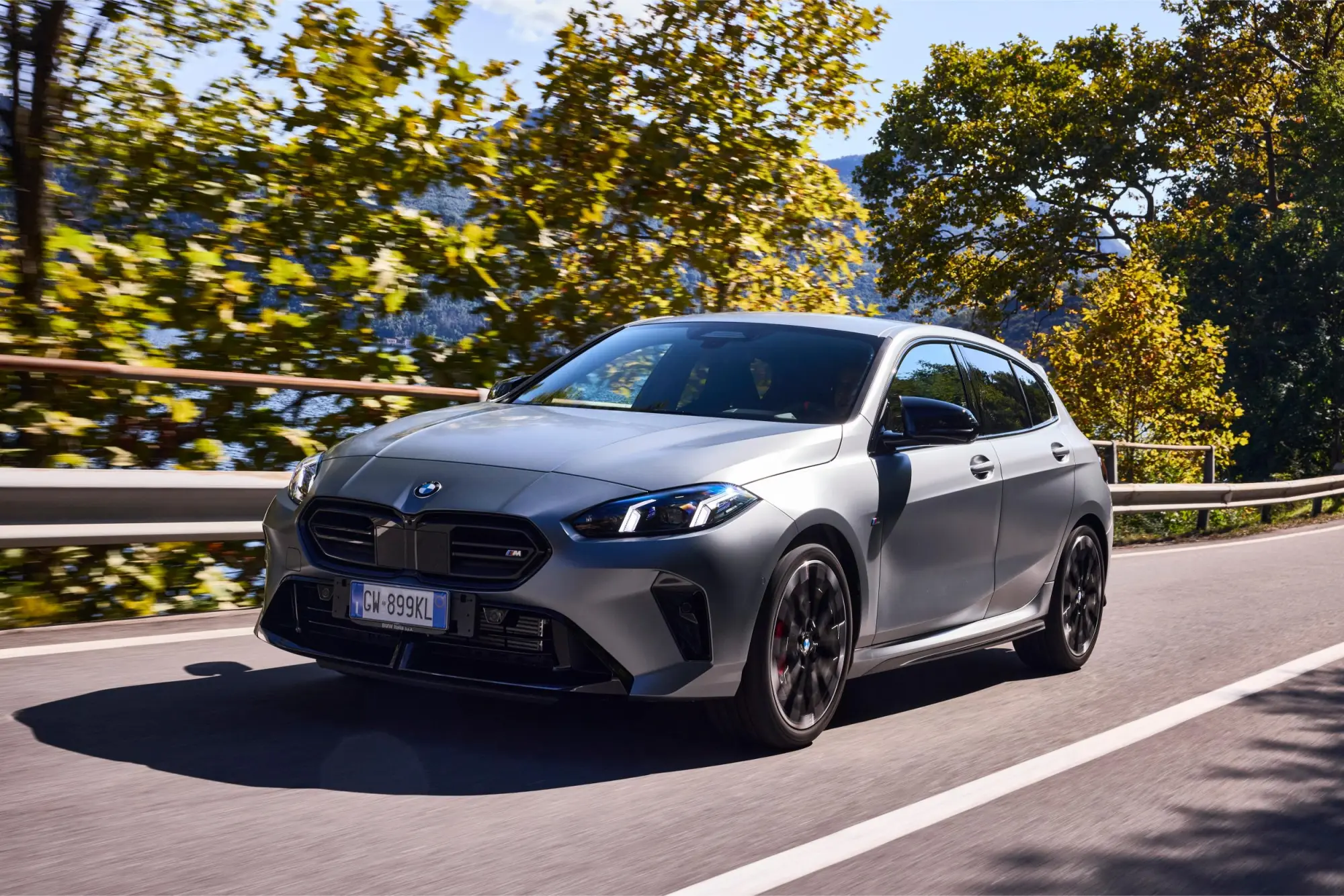 BMW Serie 1: la quarta generazione ridefinisce sportività e innovazione