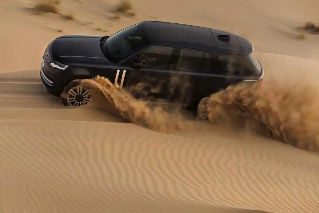 Range Rover Electric: test estremi nel deserto