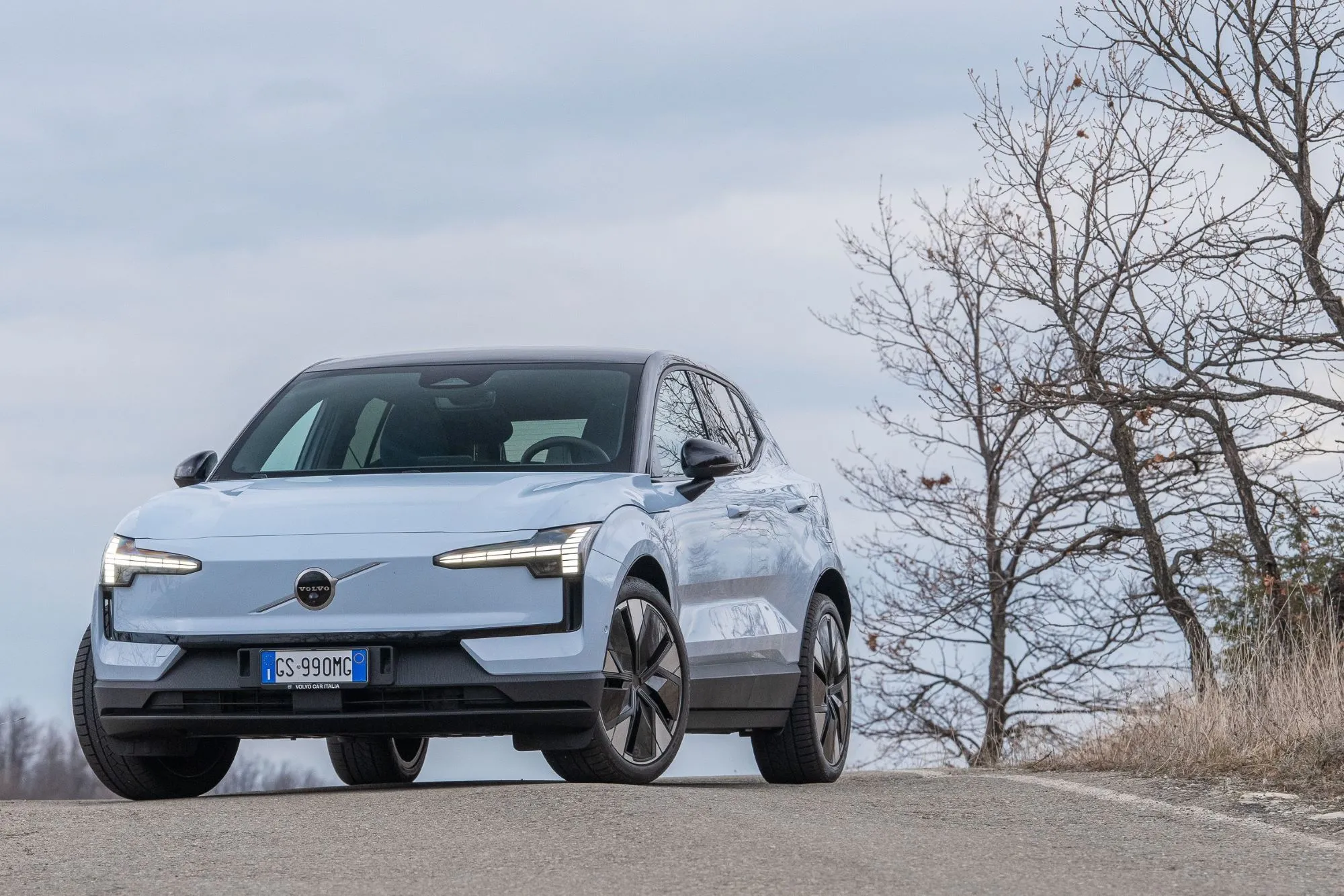 Volvo EX30: il SUV compatto che ridefinisce la sicurezza stradale