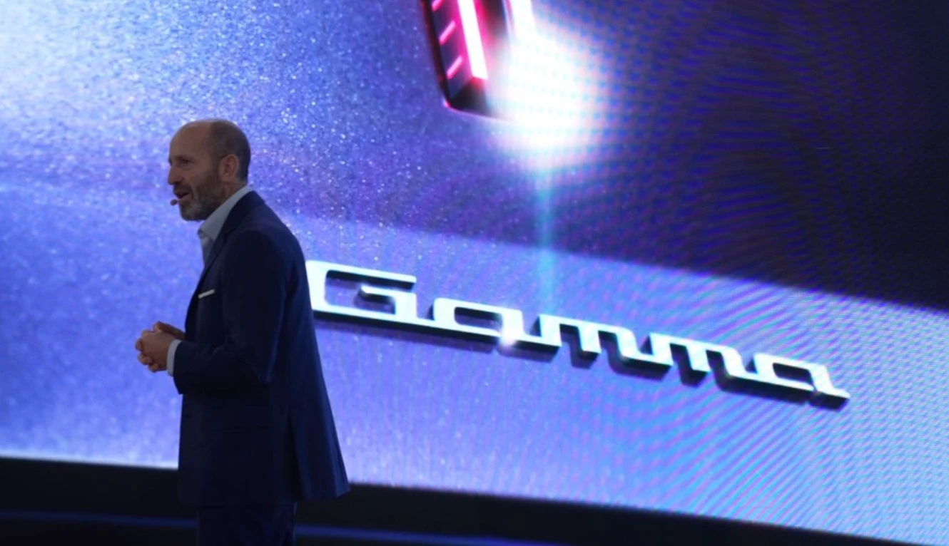 Nuova Lancia Gamma: prodotta a Melfi in versione ibrida ed elettrica