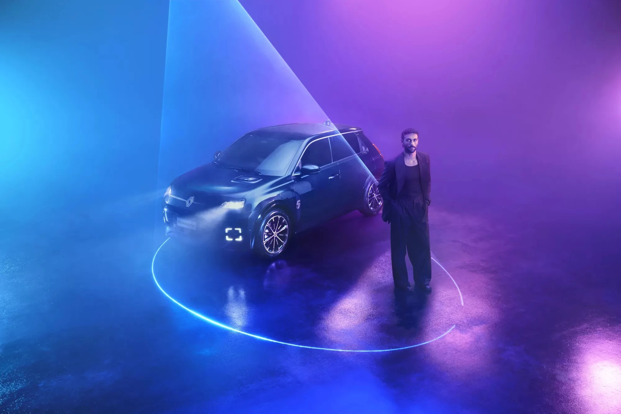 “Nati per prendersi la scena”: una partnership tra Renault e Marco mengoni