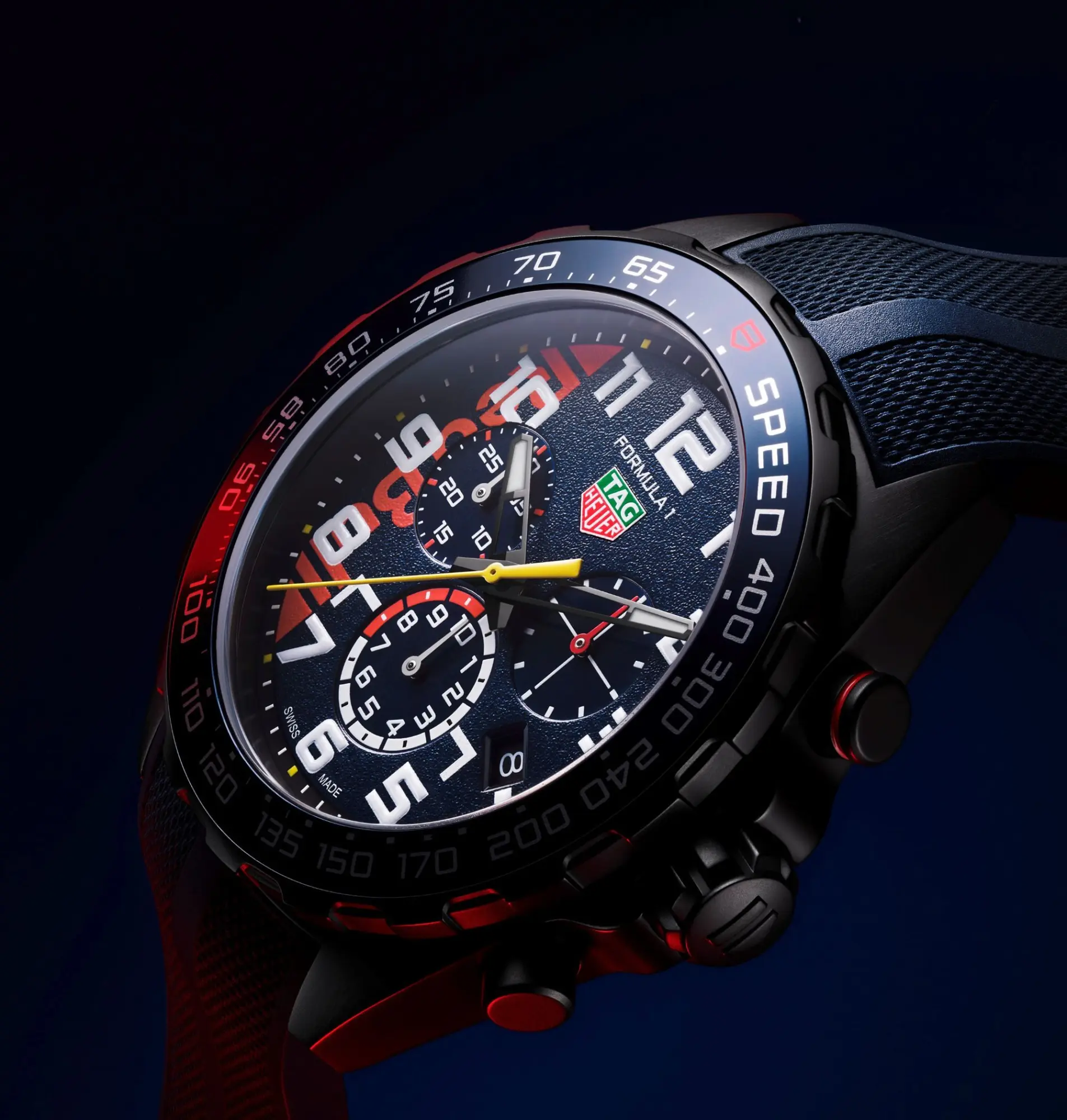 TAG Heuer torna in pista: il nuovo cronografo celebra 20 anni di velocità